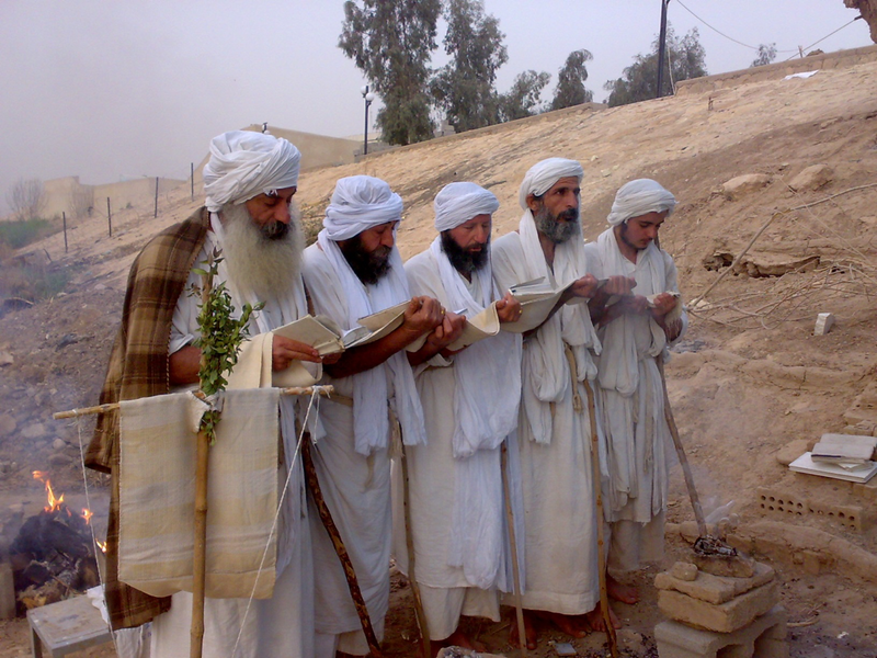 Файл:Mandaean priest initiation 21.png